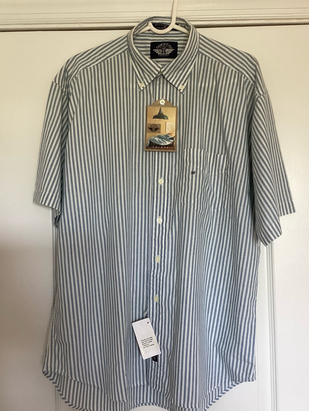 Dockers Men’s Blue & White Striped Short-Sleeve Button-Down Shirt